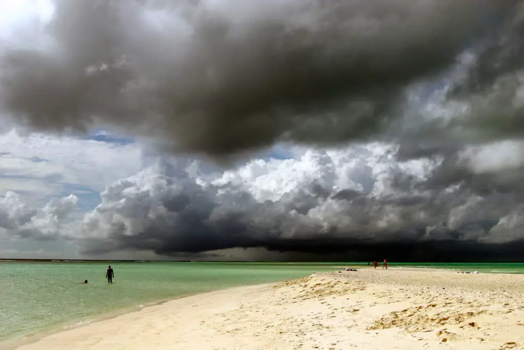 Storm about to hit Bahamas beach